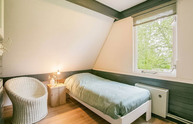 Peaceful Holiday Home in Tuitjenhorn - Photo 6