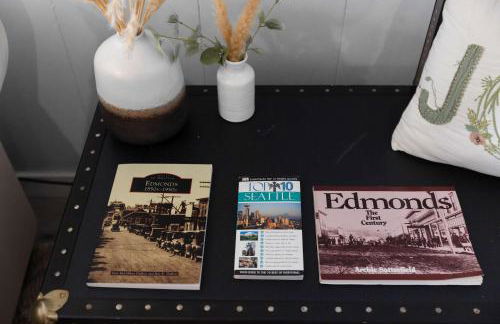 Downtown location Near the Beach Dog Friendly - Photo 46