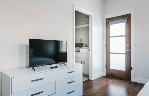 Modern 2-Story Cowboy Pool Home with King Beds Walk to 6th St & Rainey Street - Foto 10