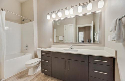 Spacious 2BRI Pool I Gym I Free Parking IWorkspace - Foto 12