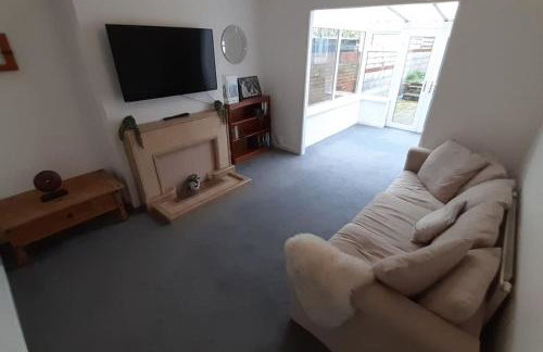 Free Parking Spacious Home - Photo 40