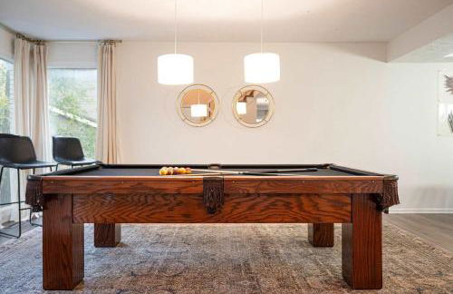 Cozy & Elegant Gem Fenced Yard BBQ & Games - Foto 13