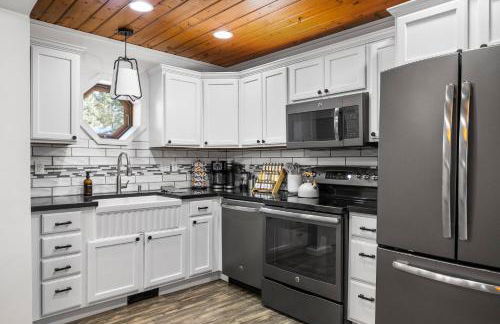 Lake Front ~ Firepit ~ Kayaks ~ SUPs ~ Yard Games - Foto 11