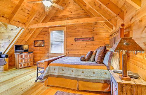 Lake Hartwell Lodge with Dock, Theater and Hot Tub! - Foto 15