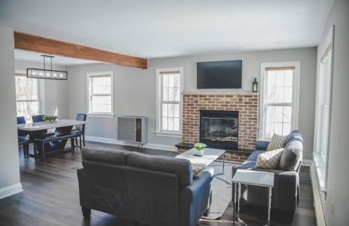 AMAZING Home with PRIVATE POOL, GAME ROOM & FIRE PIT! - Foto 8