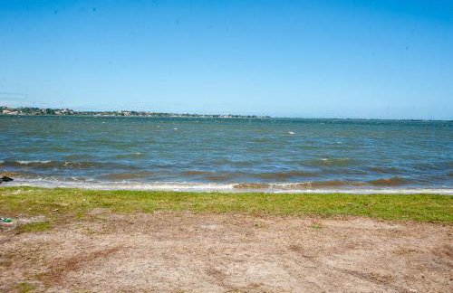 Casa com Piscina, Quadra de Areia e Churrasqueira - Foto 48