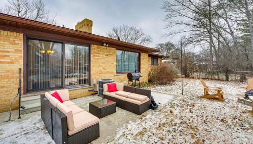 Fire Pit and Yard Family Home in Farmington Hills! - Foto 3