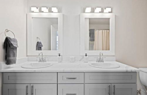 King Beds J and K on Main Luxury Apartment 406 - Foto 16