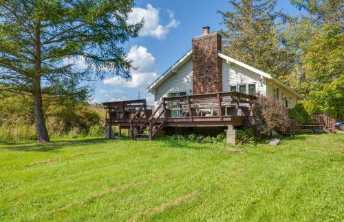 Hunter Hideaway with Yard and Deck 3 Mi to Ski Slopes - Foto 2