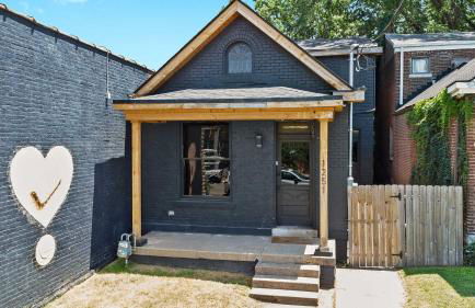 Unique Black Home in the Heart of Shelby Park - Foto 67