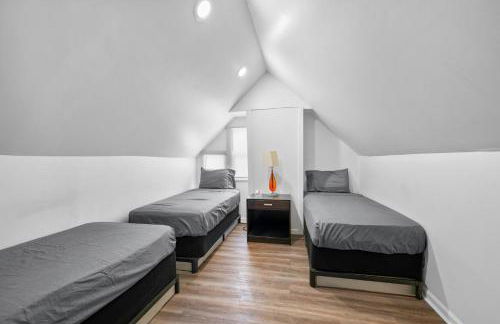 Mexicantown Detroit 2BR | Sleeps 7 + WiFi - Foto 5