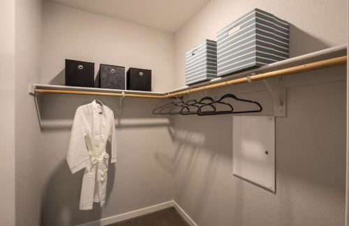 Luxury Condos at Anton Menlo w Pool & Amenities - Photo 83