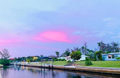 Beautiful Waterfront Home Less Than 7 mins to Beaches - Foto 3