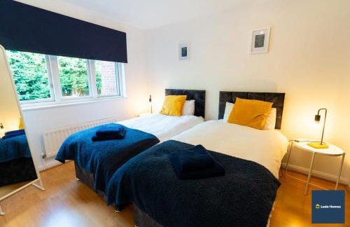 Camberley Spacious and Comfy 3 Bedroom Home, Next to Frimley Hospital with Parking - Foto 15