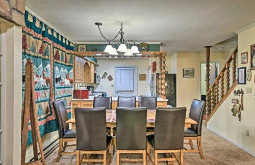 Red River Townhome with Balcony and Mtn Views! - Foto 2