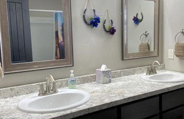 Modern Condominium with Pet-Friendly Drift Boat Parking near Madison River in Ennis, Montana - Foto 20