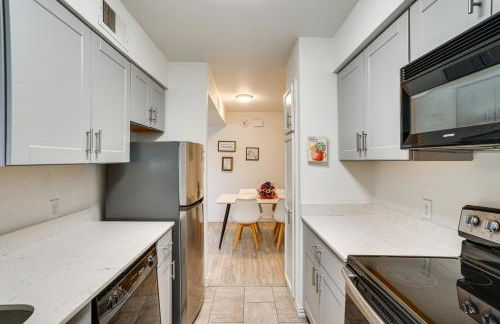 Unwind Fireside Condo 2 Mi to White Rock Lake! - Foto 12