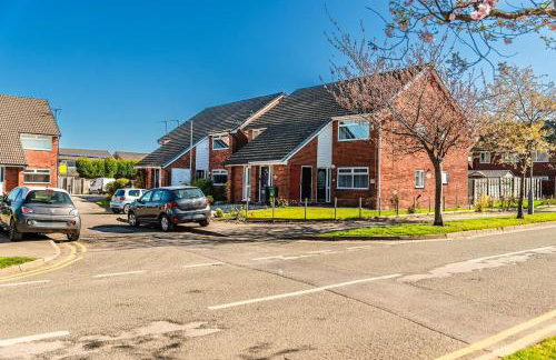 2 Bedroom Apartment Denton, suitable for professionals needing a peaceful work environment - Foto 1