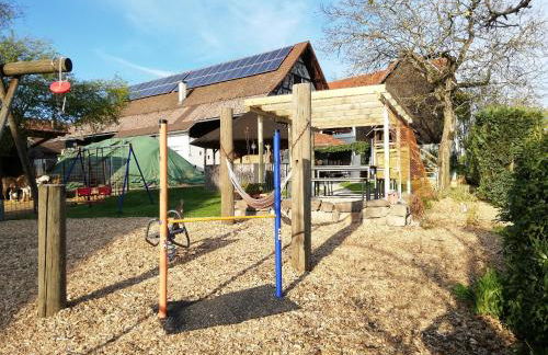 FERIENHOF KATZENMAIER, Bauernhof- und Familienurlaub am BODENSEE, großzügig wohnen, MESSENAH und teils BARRIEREFREI, Spielangebot für drinnen und draußen, Parkplatz am Haus, gute ÖPNV-Anbindung - Foto 65