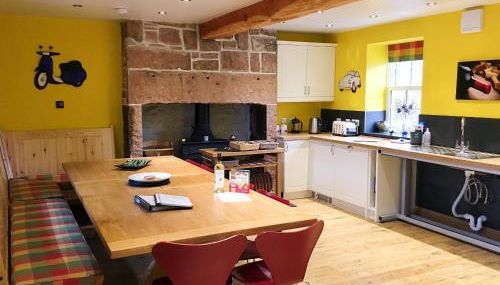 The Moat House - Photo 4