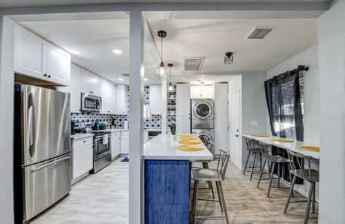 Modern Home-Downtown-3 Bedroom- King Bed - Foto 1