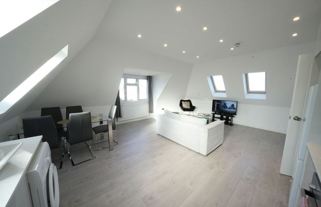 Heathrow Charge and Go - Photo 50