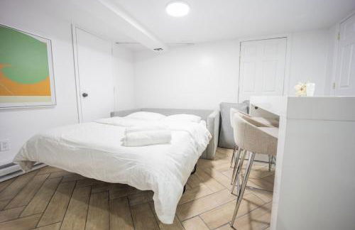 Retro 2 bedroom basement APT with free parking - Foto 5