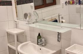 Basecamp 60 am Waldrand - für Gruppen Familien Monteure - helles 2-Zimmer-Souterrain - Frankfurt, Hanau, Gießen - kostenlose Parkplätze - Foto 11