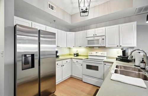 New 2 Bed 2 Bath Condo with Pool at BMS - Foto 7