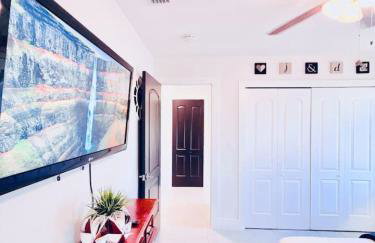 The Miami Grove Oasis - Photo 35