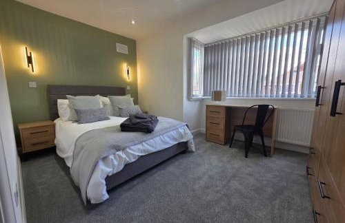 House - Sleeps 4 - Parking - Garden - City Centre - Foto 1