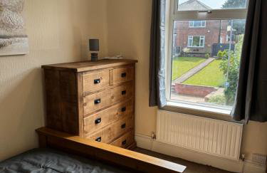 Large Traditional, Sleeps 8, 2 baths, Train, Tram, Pubs, Hucknall - Foto 24