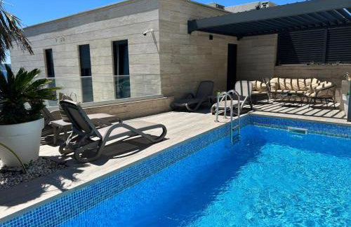 BEACH FRONT VILLA FRAN - DELUXE PENTHOUSE SUITE with private pool - Foto 1