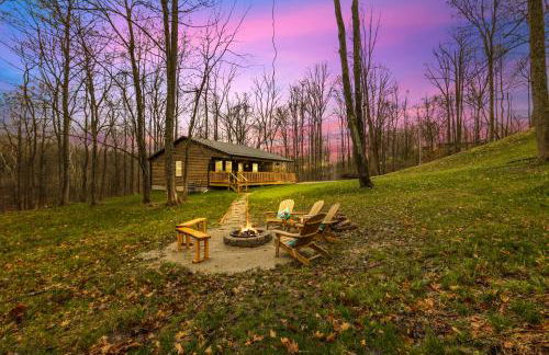 Cabin with King Bed , XBOX, HotTub, Games, Firepit , Stargazing Dome - Photo 41