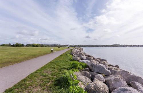 Spinnaker House-with Tesla Electric Charging Point - Photo 43
