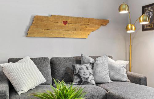 Famous MUSIC ROW 1 Bedroom Condo with FREE Parking and Pool - Foto 39