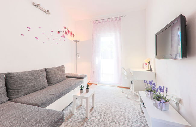 Spacious Prgomet Retreat With Private Pool, Fitness Centre, and Garden - Foto 10