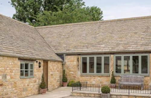 Groves Barn at Norton Grounds - Photo 10