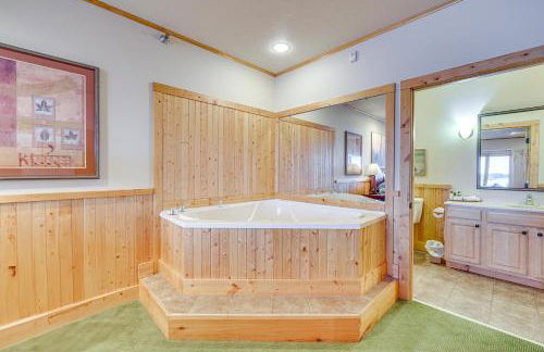 Pool and Lake Access Northern Lakes Retreat! - Foto 13