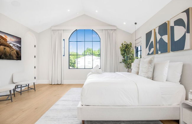 Villa Camellia - Charming 5 BR Home in the Heart of Studio City - Photo 14