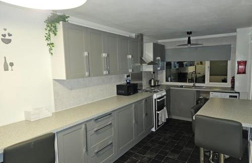 Airport,NEC,JLR,Bham. Entire house 5 beds. - Foto 2