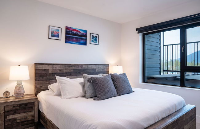 RevelStoked Getaway by Revelstoke Vacation - Photo 2