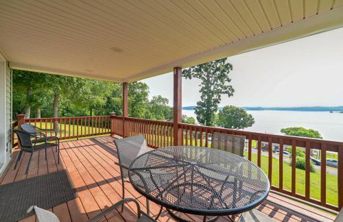 Deck and Water View Cozy Kentucky Lake Getaway - Foto 1