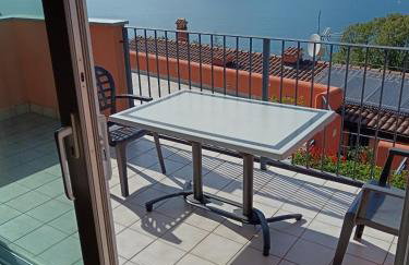 The Fairy World - Penthouse with Terrace Lake view and Pool - Photo 4