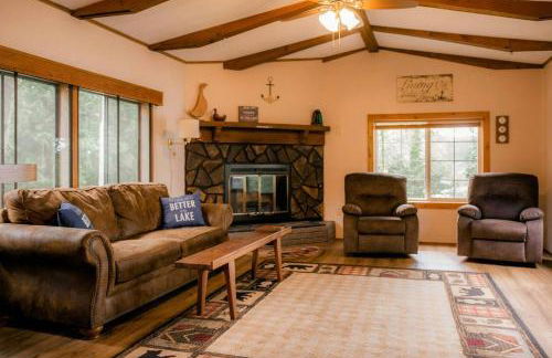 3BR waterfront lake house with dock, gazebo, boats - Foto 2