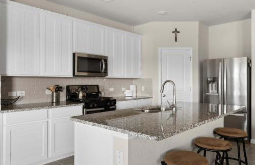 Charming 4BR Home w Spacious Backyard in Hutto - Foto 29