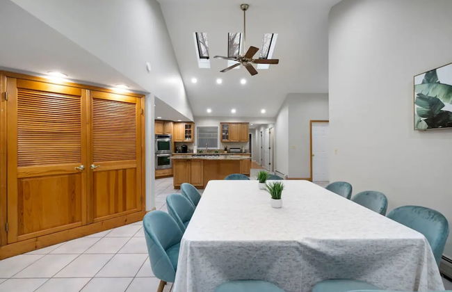 Cozy Fall Home With 4BR and Fireplace - Photo 12