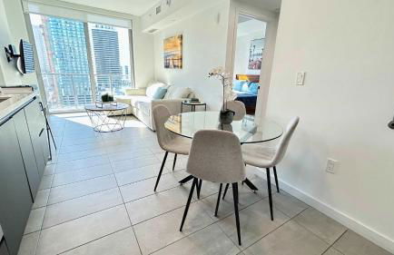 Contemporary Comfort Rooftop Views & Full Kitchen - Foto 23