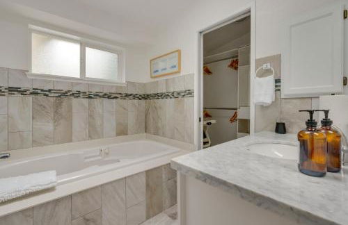 1 Mi to Lake, Shared Hot Tub! Kenmore Retreat - Foto 14