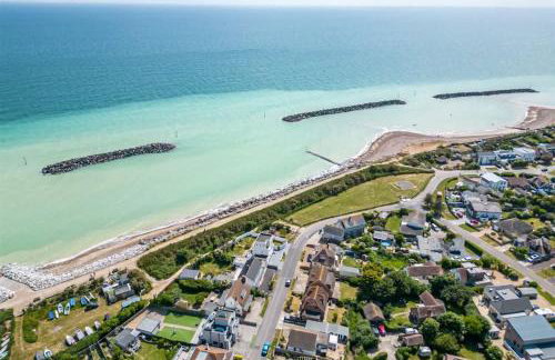 Spacious Coastal Family Home Sleeps 8 - Photo 41